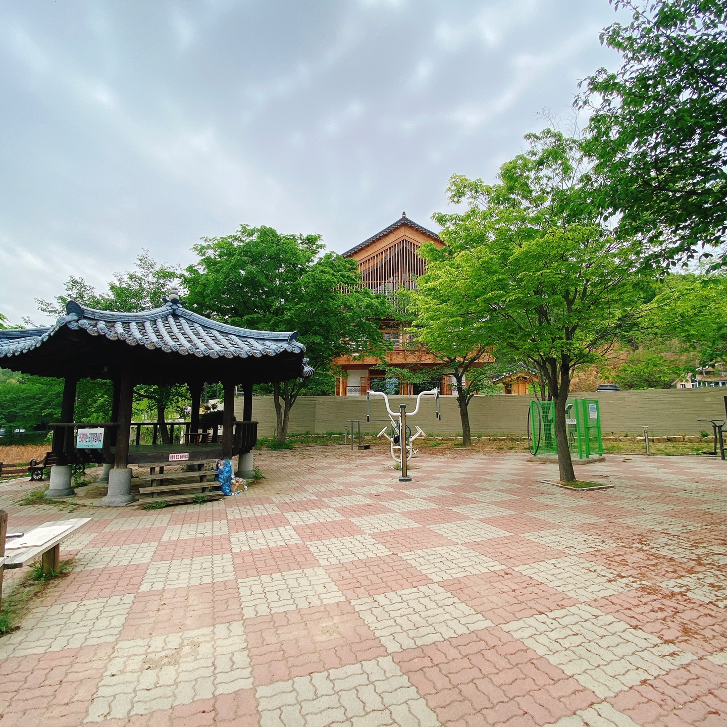 충북 청주 부모산 주봉마을 주봉저수지 한옥 북카페 인문아카이브양림 후마니타스