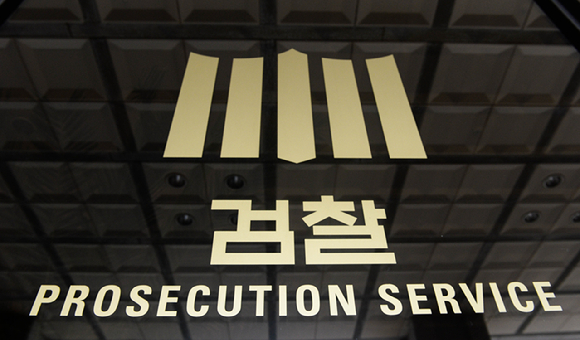 식당에서 돈을 지불하지 않은 것으로도 모자라 경찰관을 조롱한 남아프리카공화국 출신 남성이 구속돼 재판에 넘겨졌다. [사진=뉴시스]