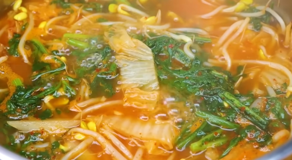 김치콩나물국