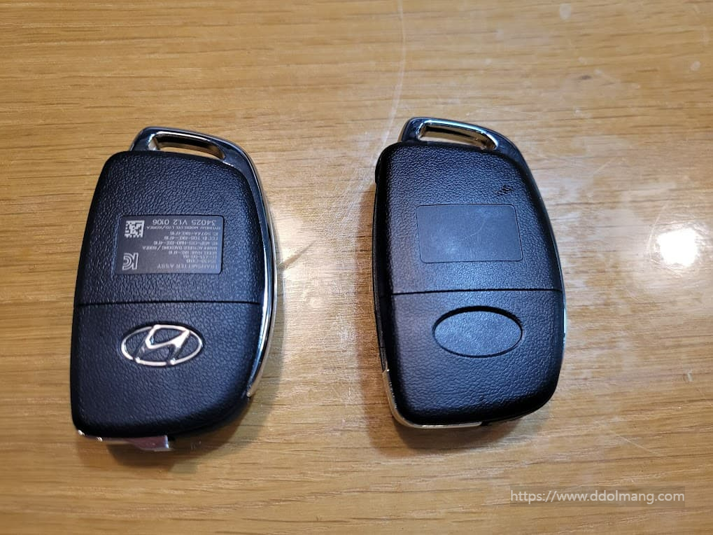 현대 폴딩키와 알리 폴딩키의 후면 비교