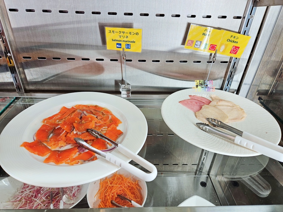 홀리데이 인&스위트 신오사카 조식 후기