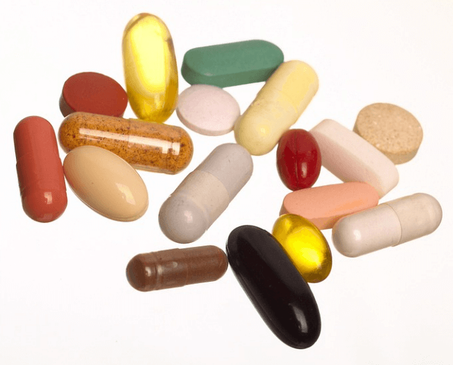 여러종류, 여러색깔, 여러크기의 종합영양제 알약 사진
