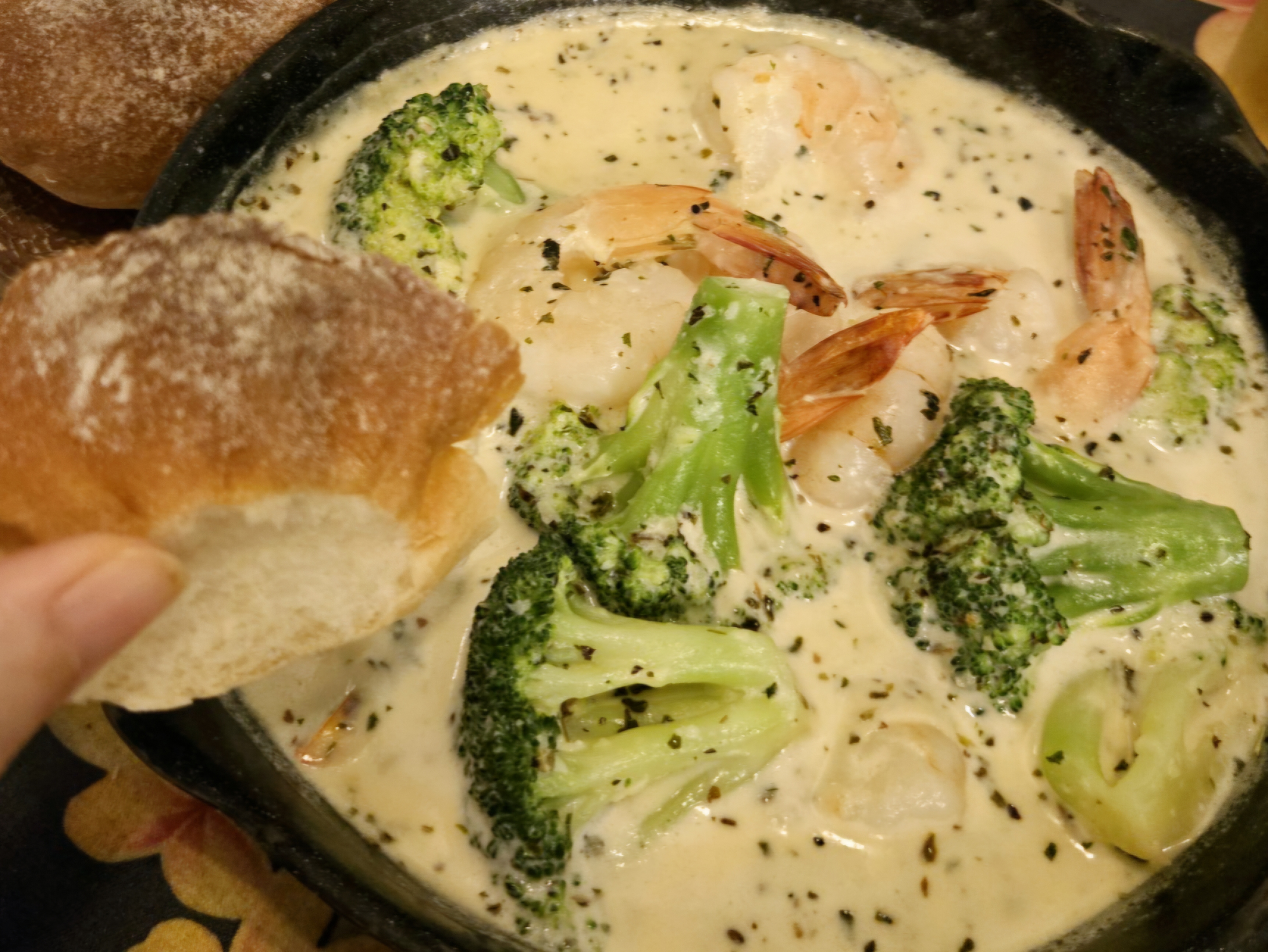 크리미 쉬림프 스프와 바게트