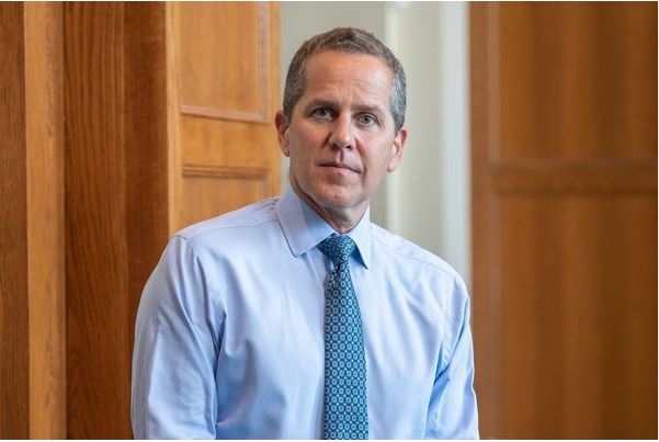 연방 준비은행의 부의장 마이클 바&#44; 금리인상 시사