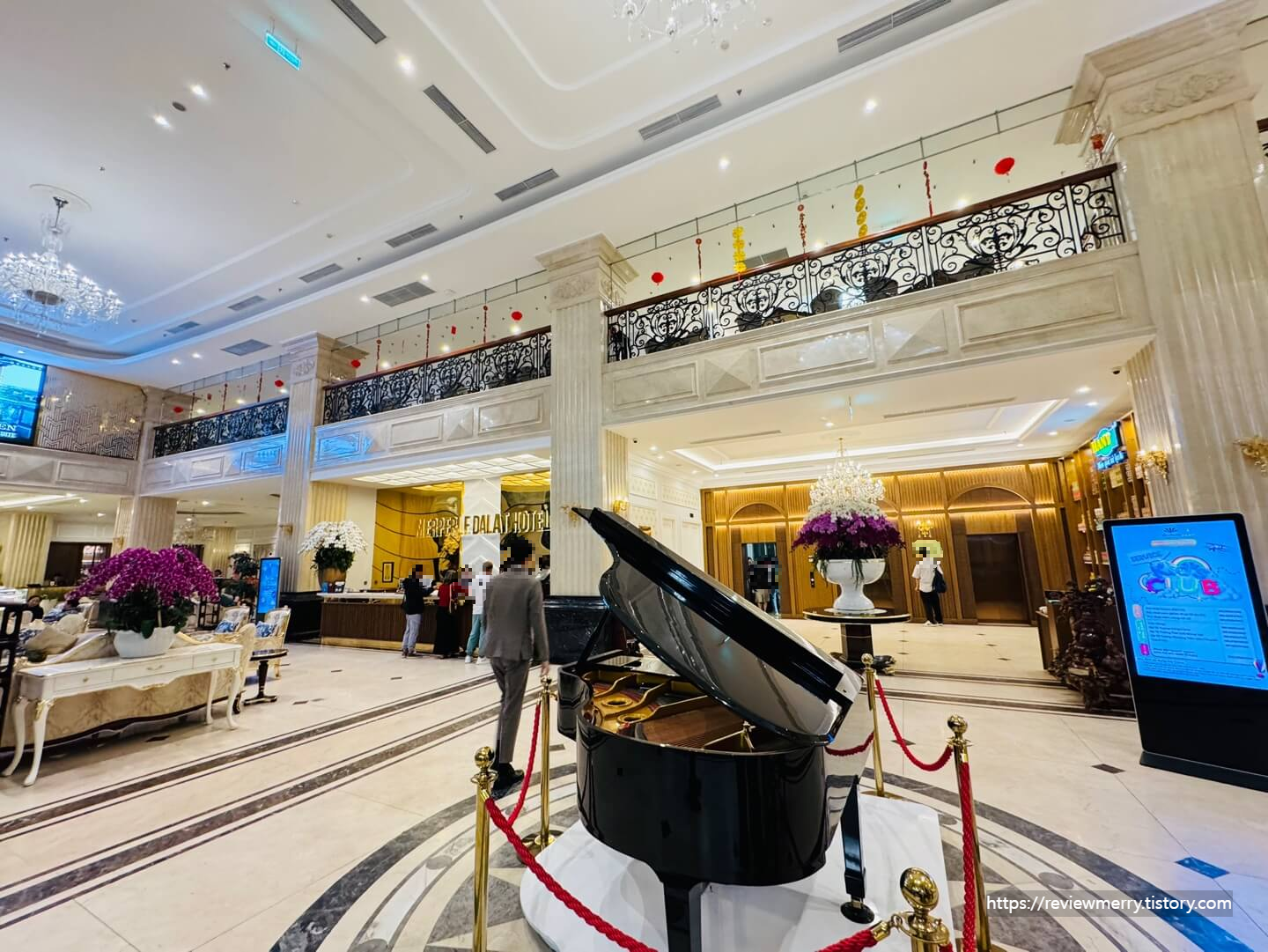 로비 전체적 사진