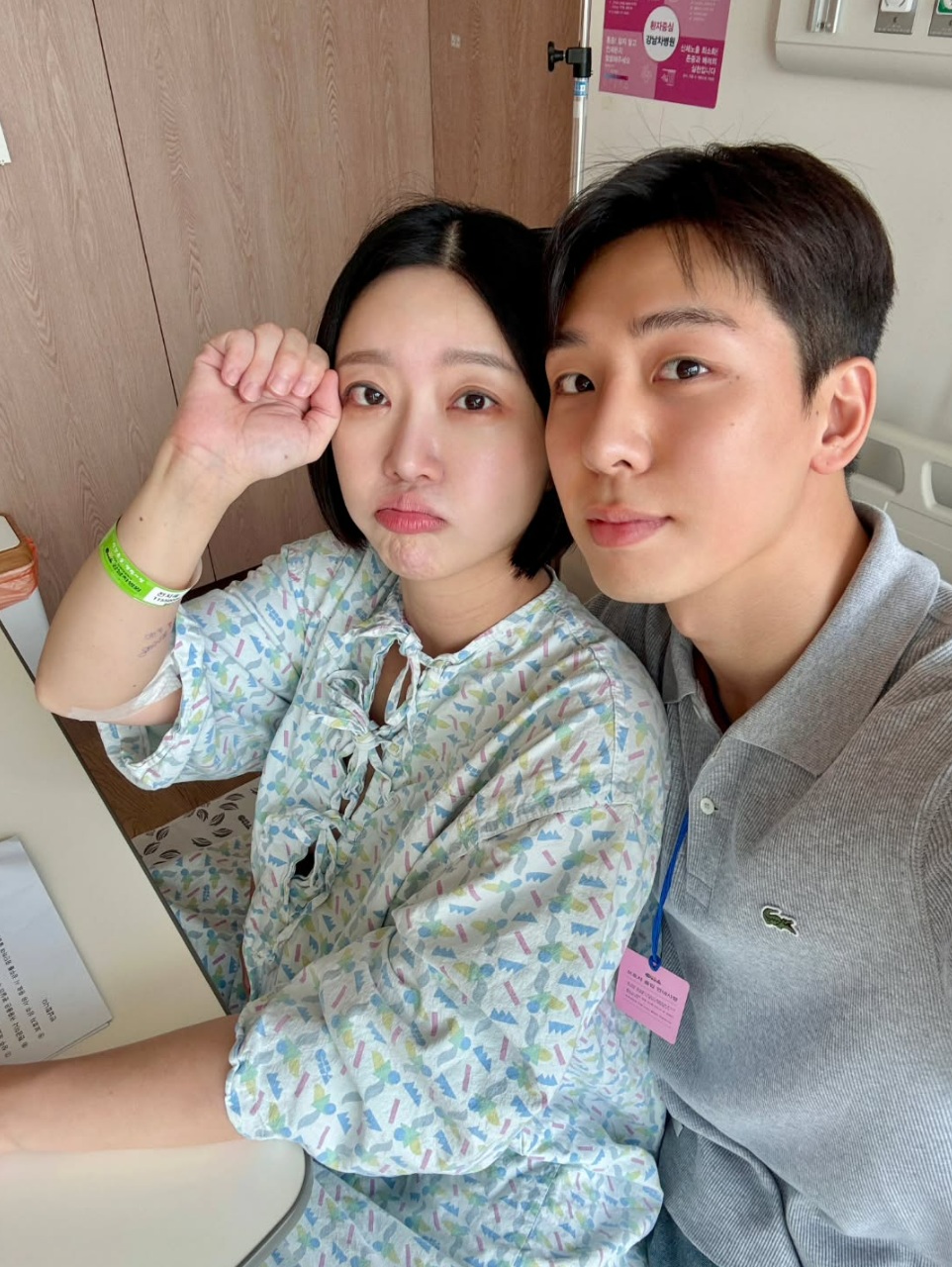 레이디 제인 쌍둥이 출산 우주 별