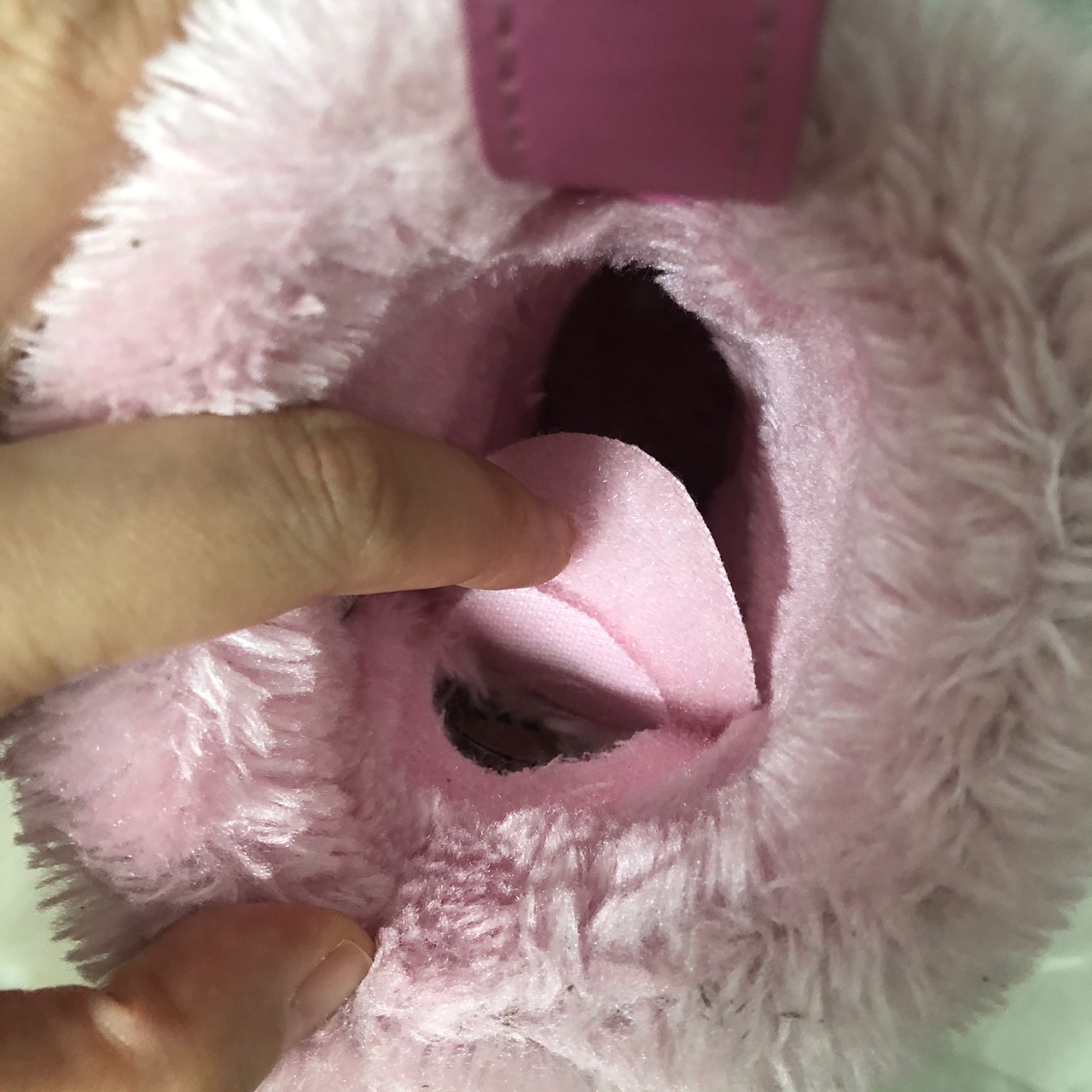 장화 안쪽 LED 모듈 꺼내는 곳 