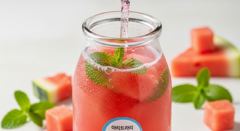 유리병에 담긴 수박민트 워터 클로즈업