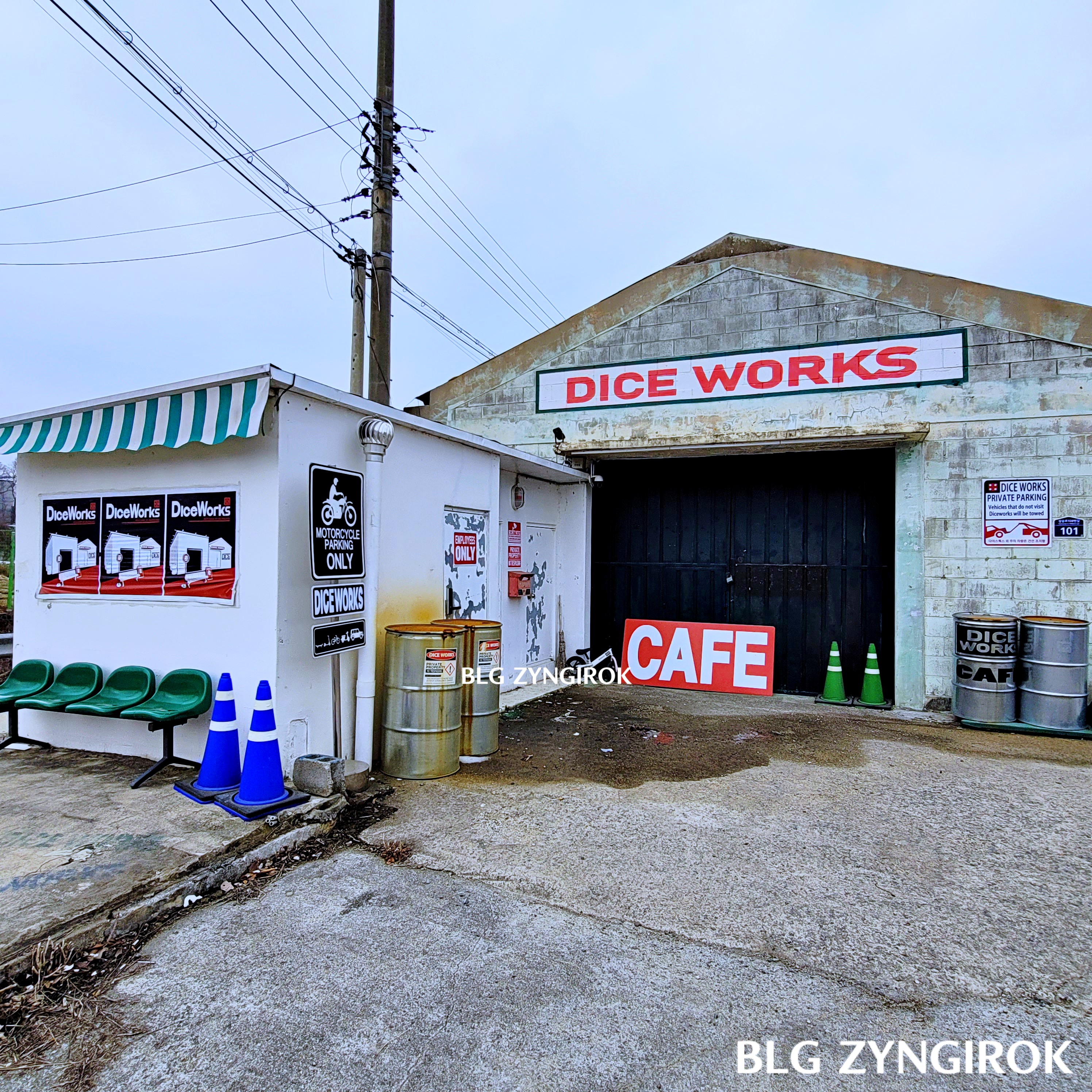 양주 카페 DICE WORKS - 외관 뒷편 모습이다.