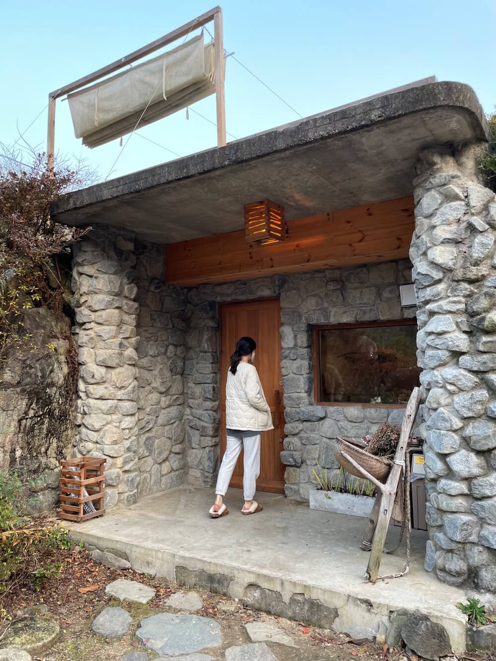 홍천 러스틱라이프 - 카페 들어가는 중 모습