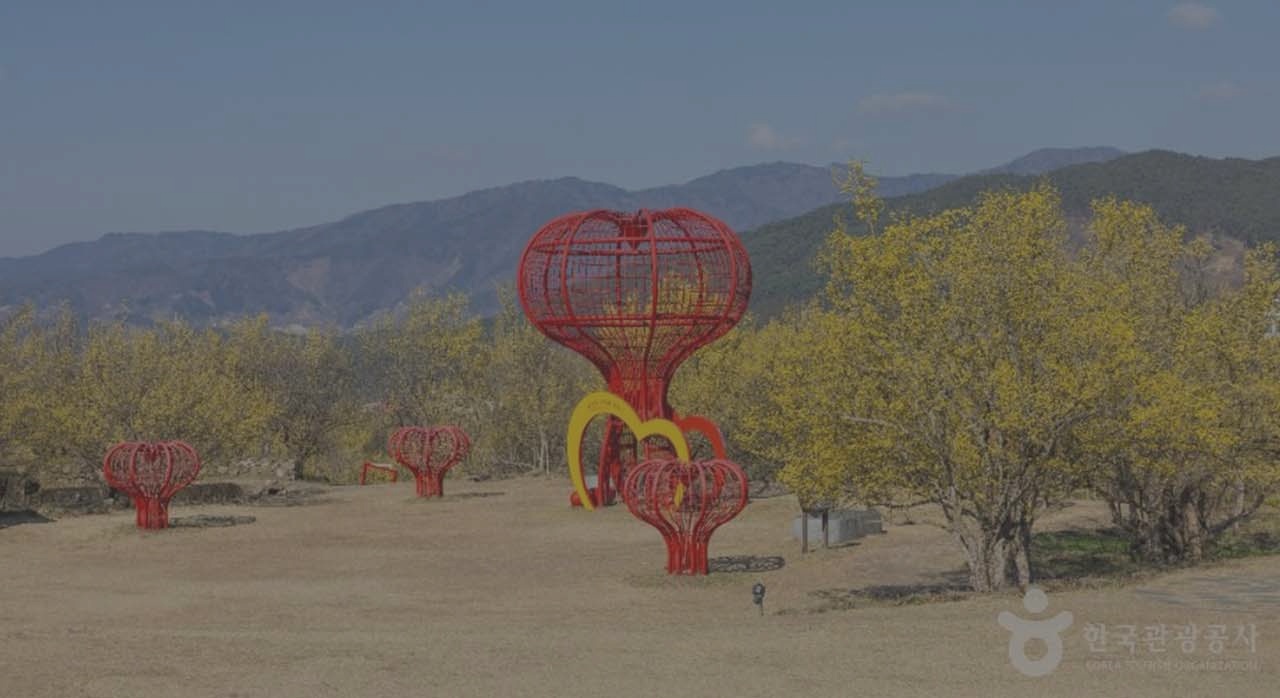 구례 산수유마을 골목마다 피어난 노란 산수유꽃 풍경. [ⓒ대한민국 구석구석]