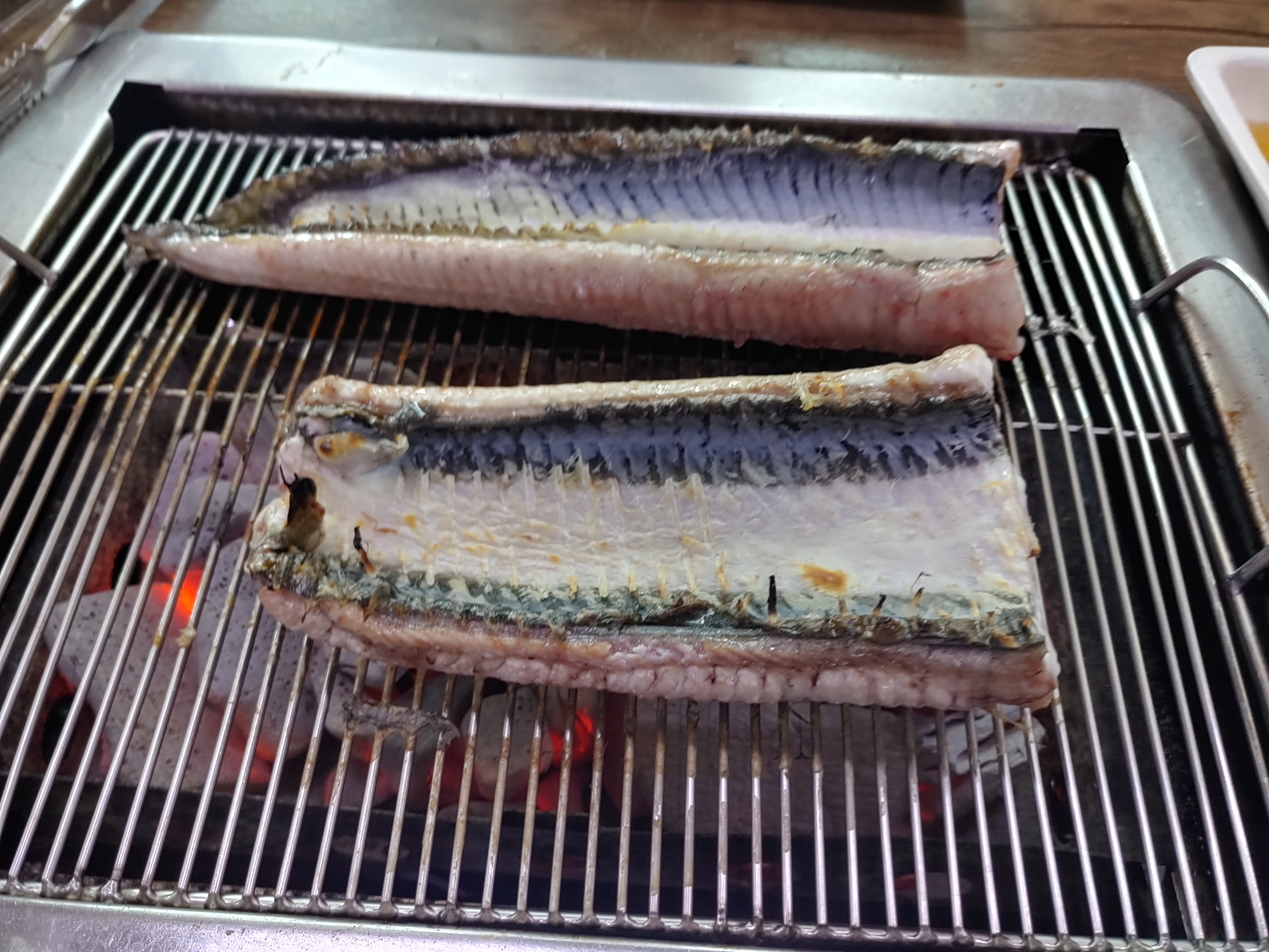 만미가의 숯불 장어구이는 숯불구이