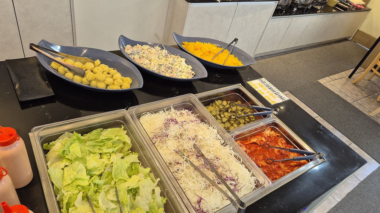 돈까스 사이드 메뉴