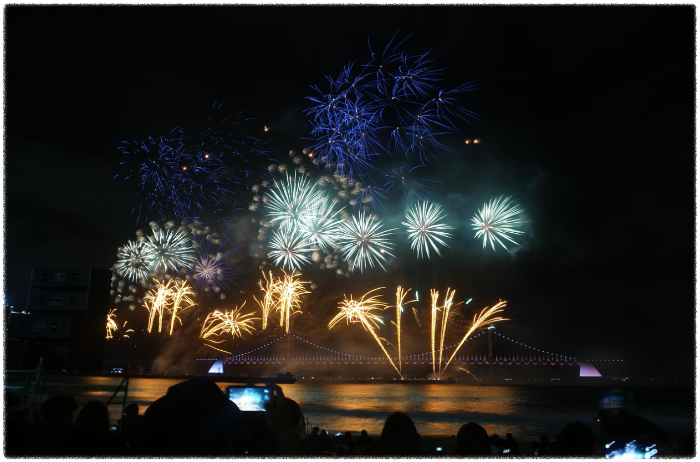 계절별 불꽃놀이 특징 비교 (여름, 가을, 연말)