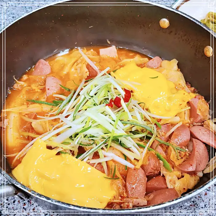 생방송 투데이 한강진 이태원 부대찌개, 존슨탕 맛집