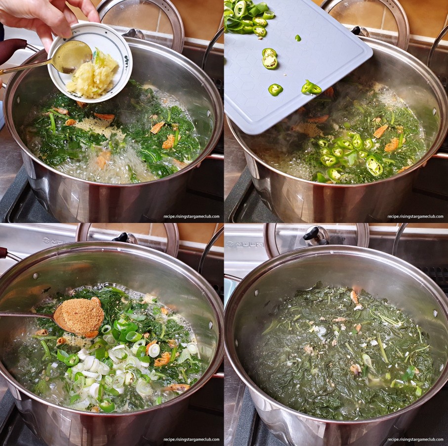 아욱 된장국에 다진마늘, 대파, 고추, 다시다를 넣고 끓이는 사진