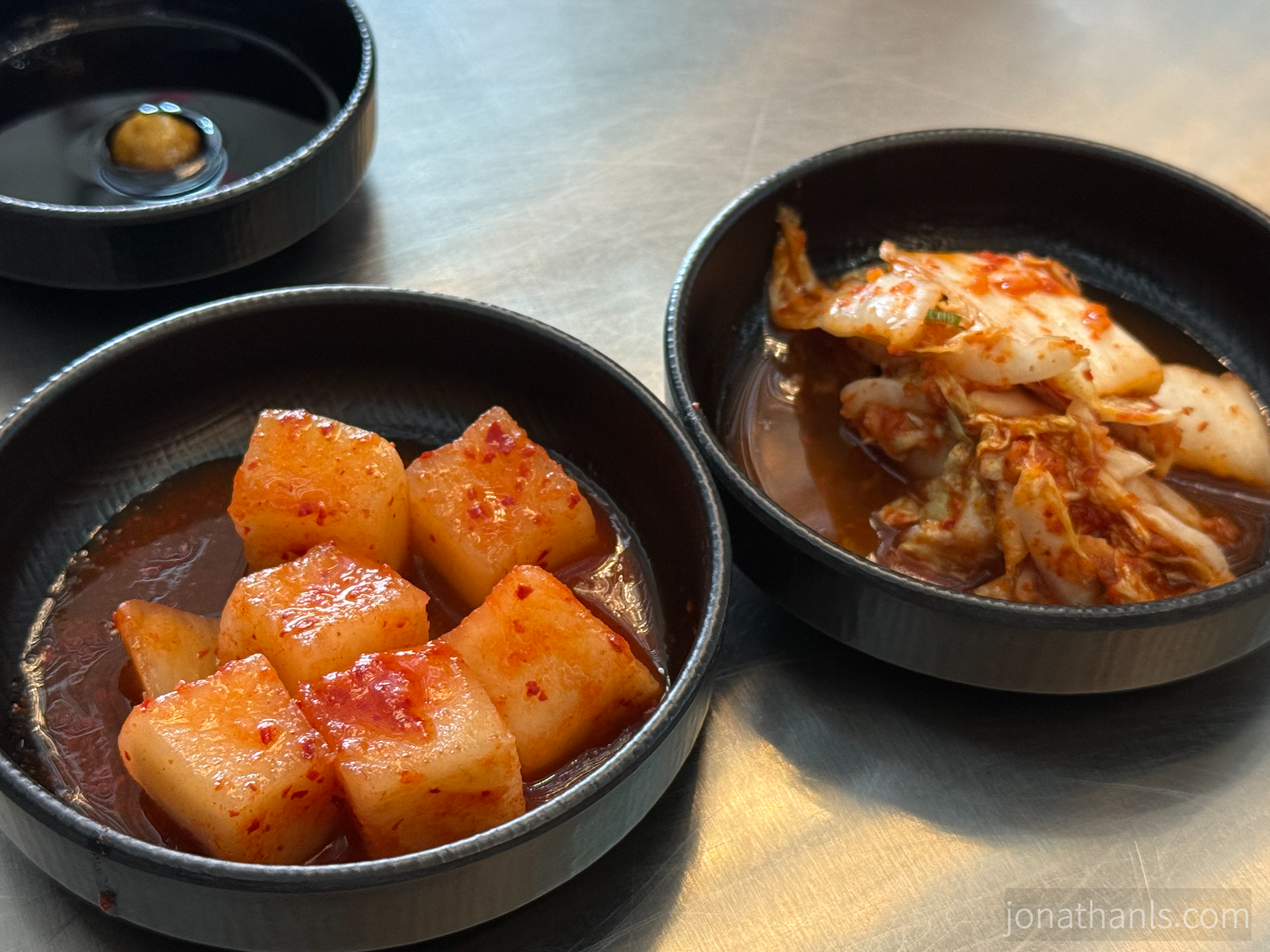 샌프란시스코 국밥의 밑반찬 깍두기, 김치