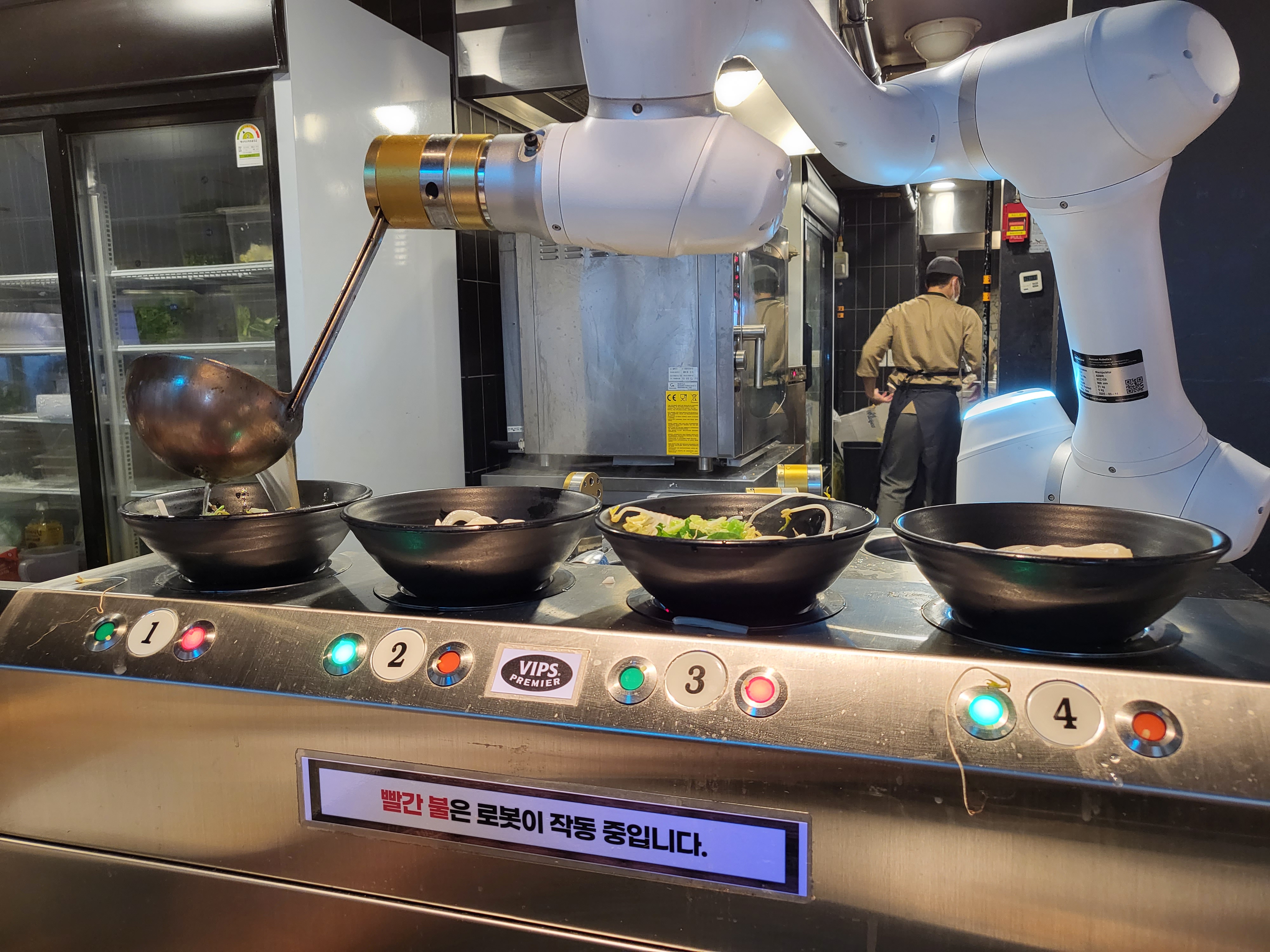 목동 빕스 프리미엄 로봇이 음식 만드는중