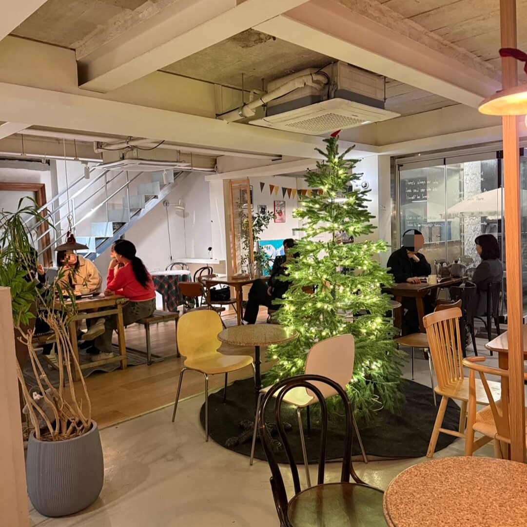 그레이펭귄커피 내부 분위기 감성 인테리어 좌석 모습