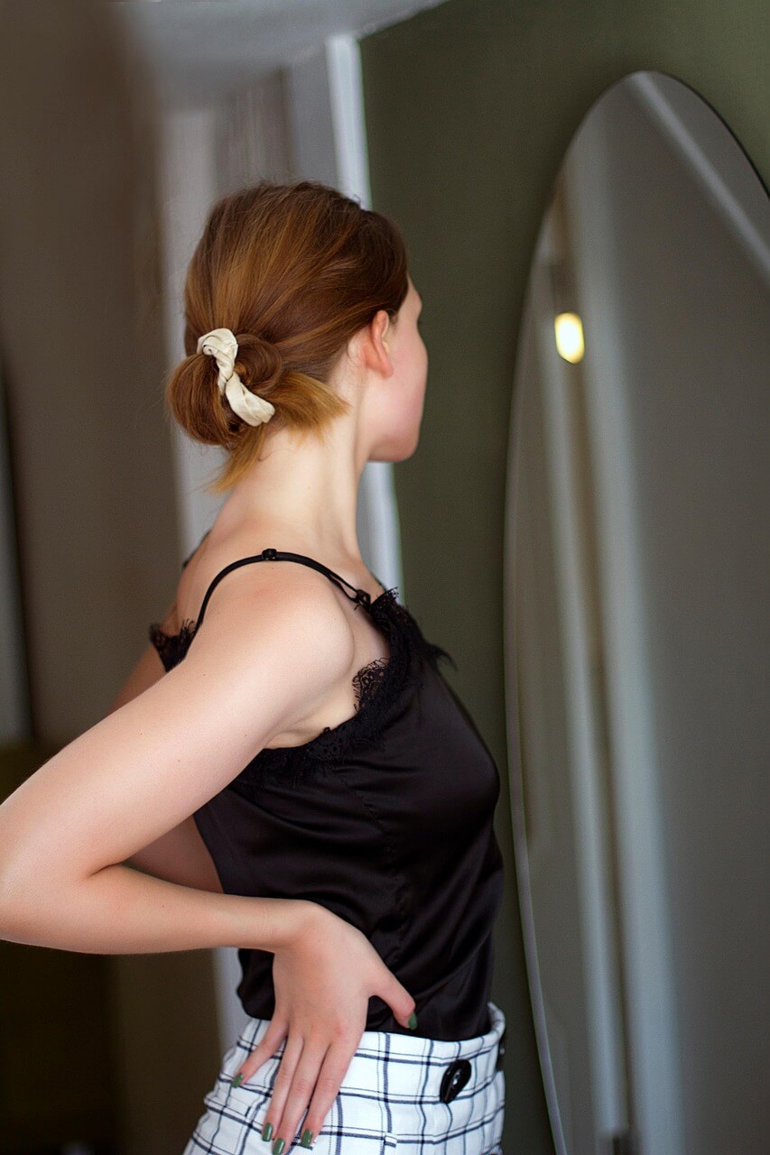 거울 보는 이미지