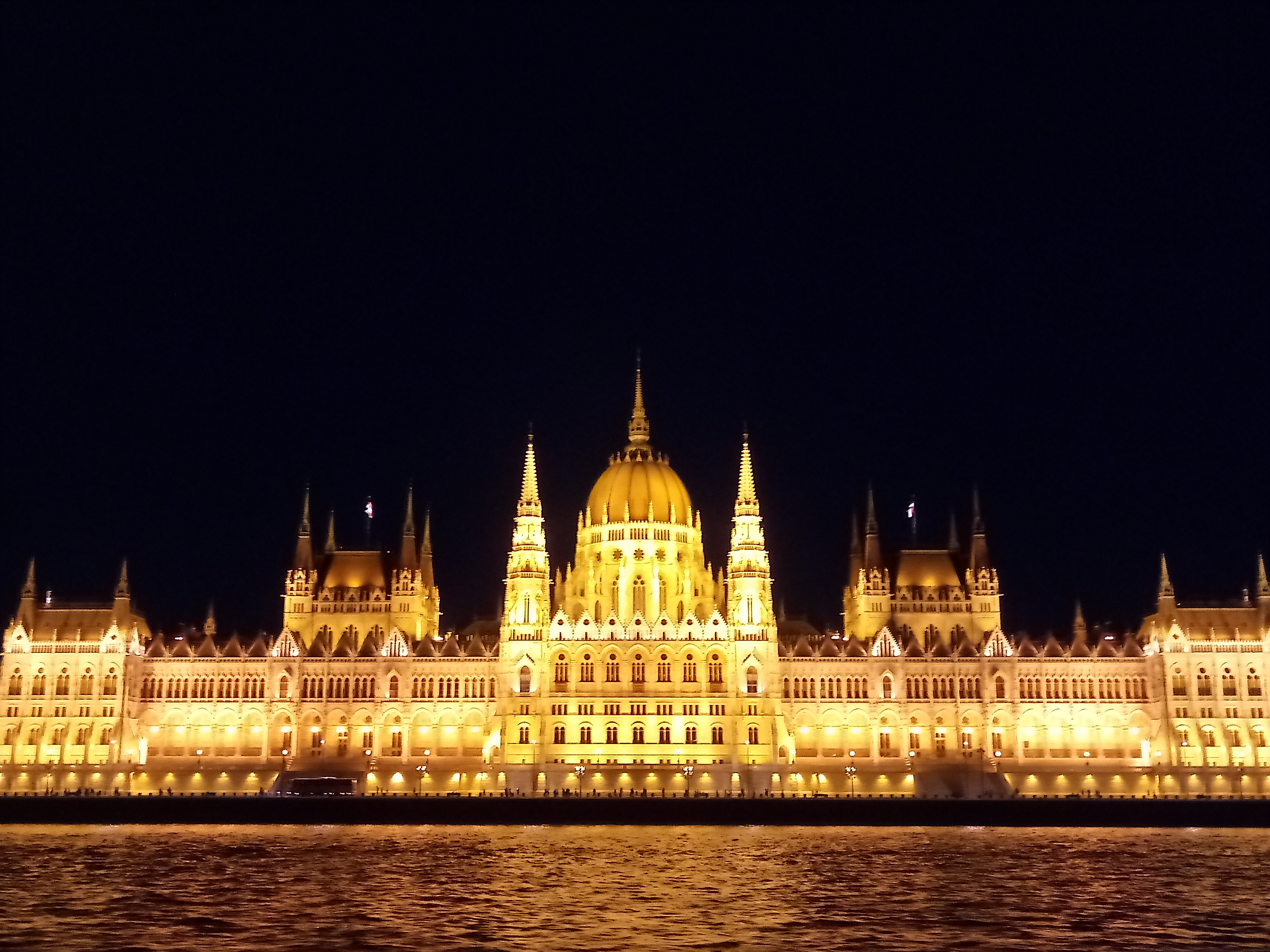 헝가리 다뉴브강에서 바라본 야경