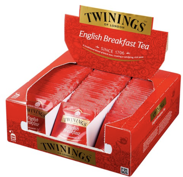 빨간 박스가 오픈되어 있고 블랙퍼스트 티백이 들어있다.