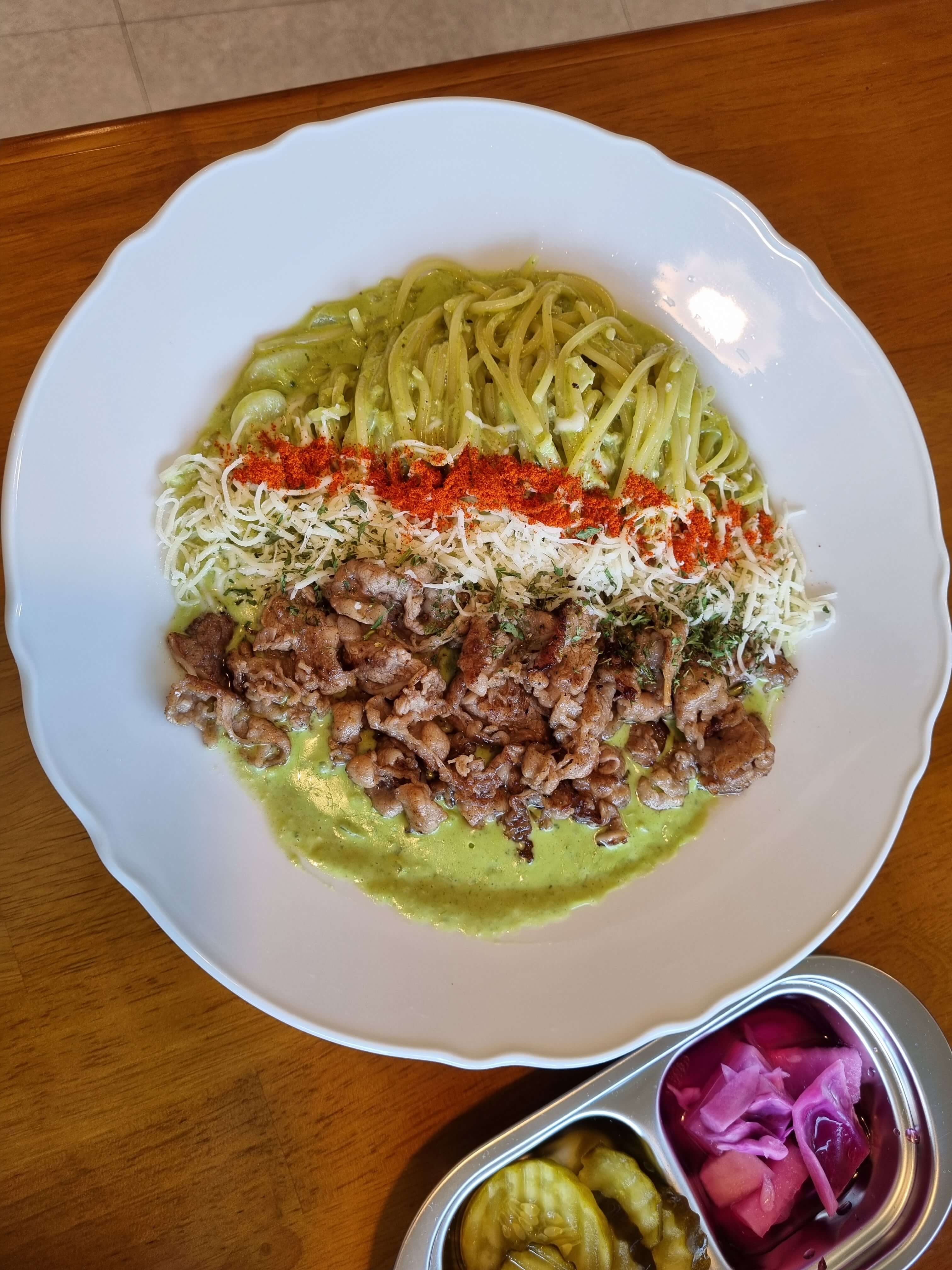 다이닝온 부추 차돌박이 크림파스타