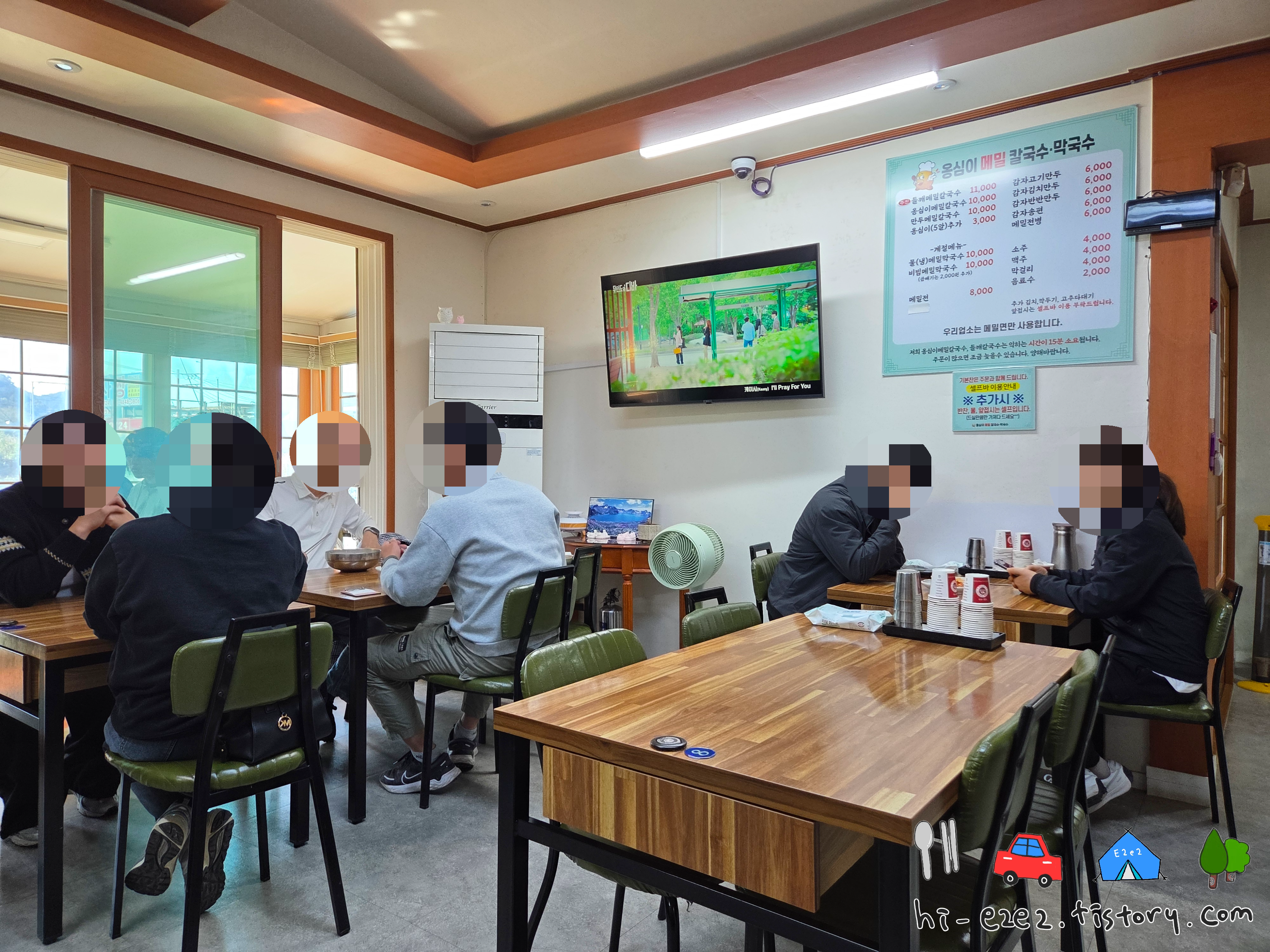 거제 여행 필수 옹심이메밀칼국수 연초면 칼국수집 실내 분위기