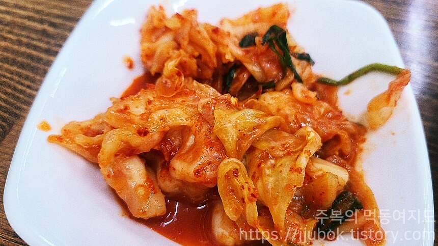 동강어탕국수-밑반찬-김치