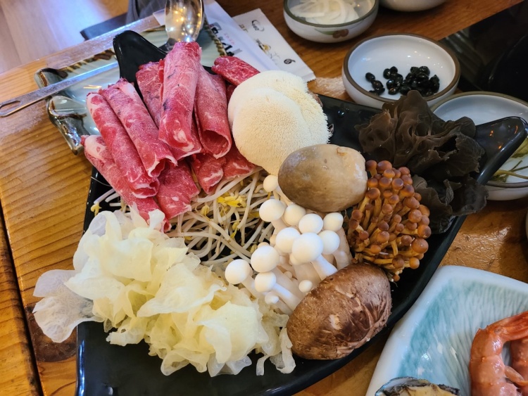 이맛에 살지 동충하초 노루궁뎅이 13가지 버섯 전골 한우 등심 버섯 샤부샤부 경기 광주 퇴촌 맛집 추천