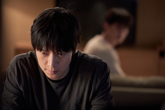 배우 강동원과 이종석이 영화 '설계자'에서 연기 호흡을 맞추고 있다. [사진=NEW]