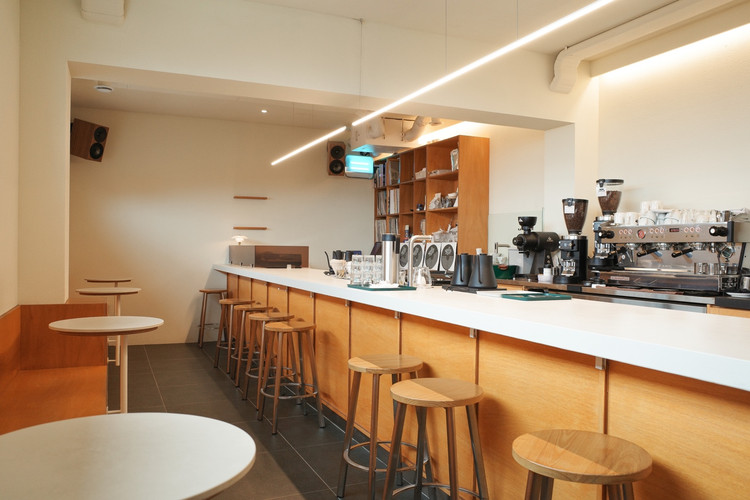 이상순 롱플레이카페 위치, 주차