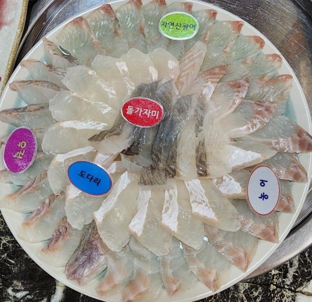 백반기행-정태우의-영덕밥상-자연산회-축산항횟집