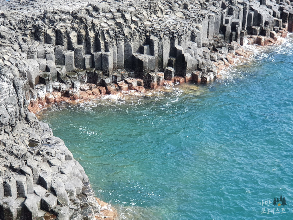 중문 주상절리대 육각기둥