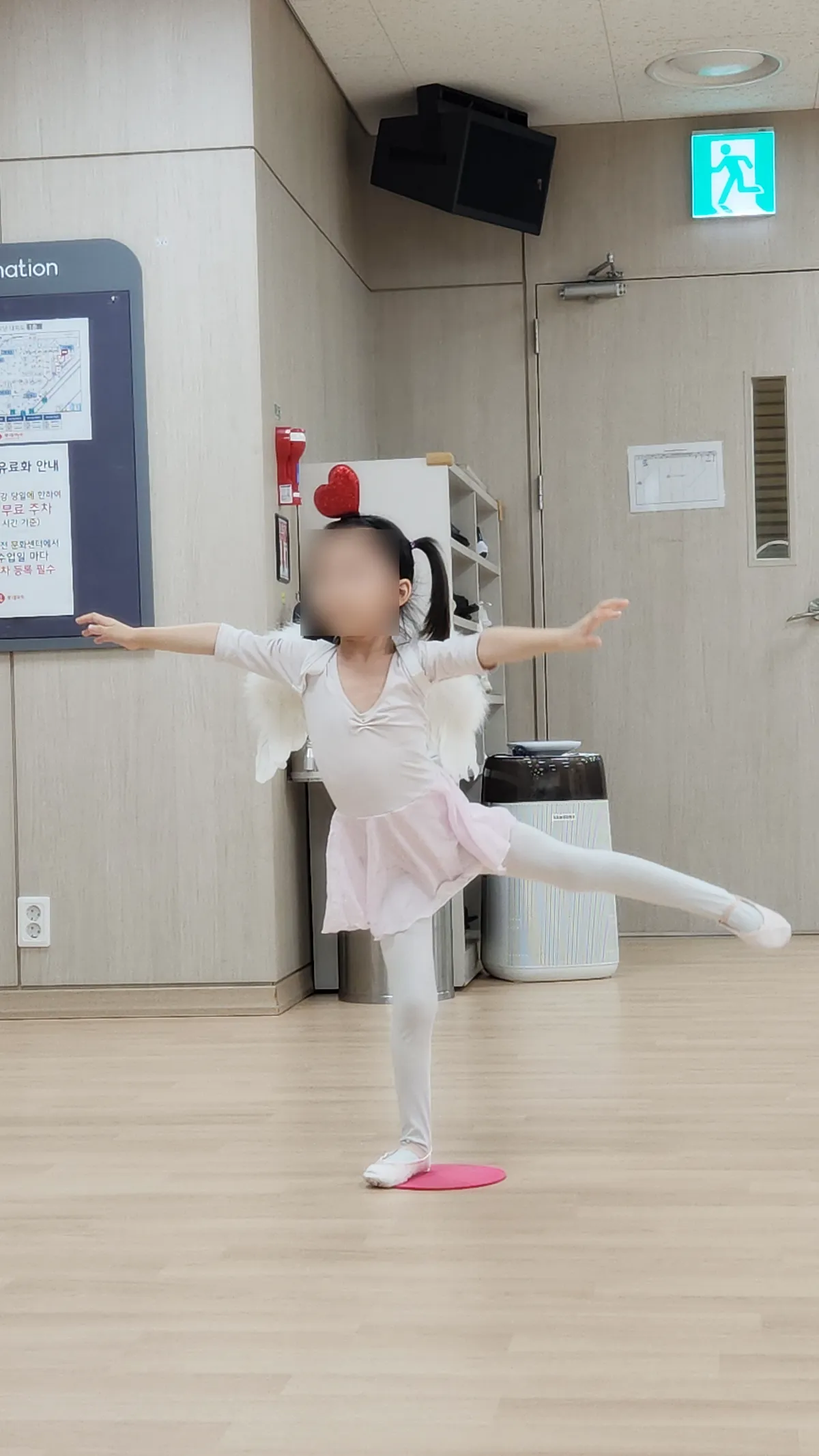 발레-가을학기-팔-다리-뻗는-포즈