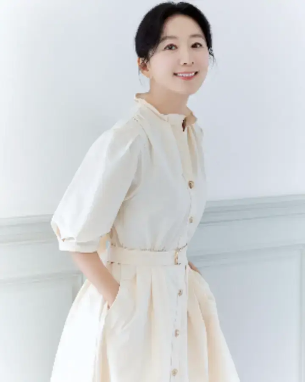 배우-김희애-사진