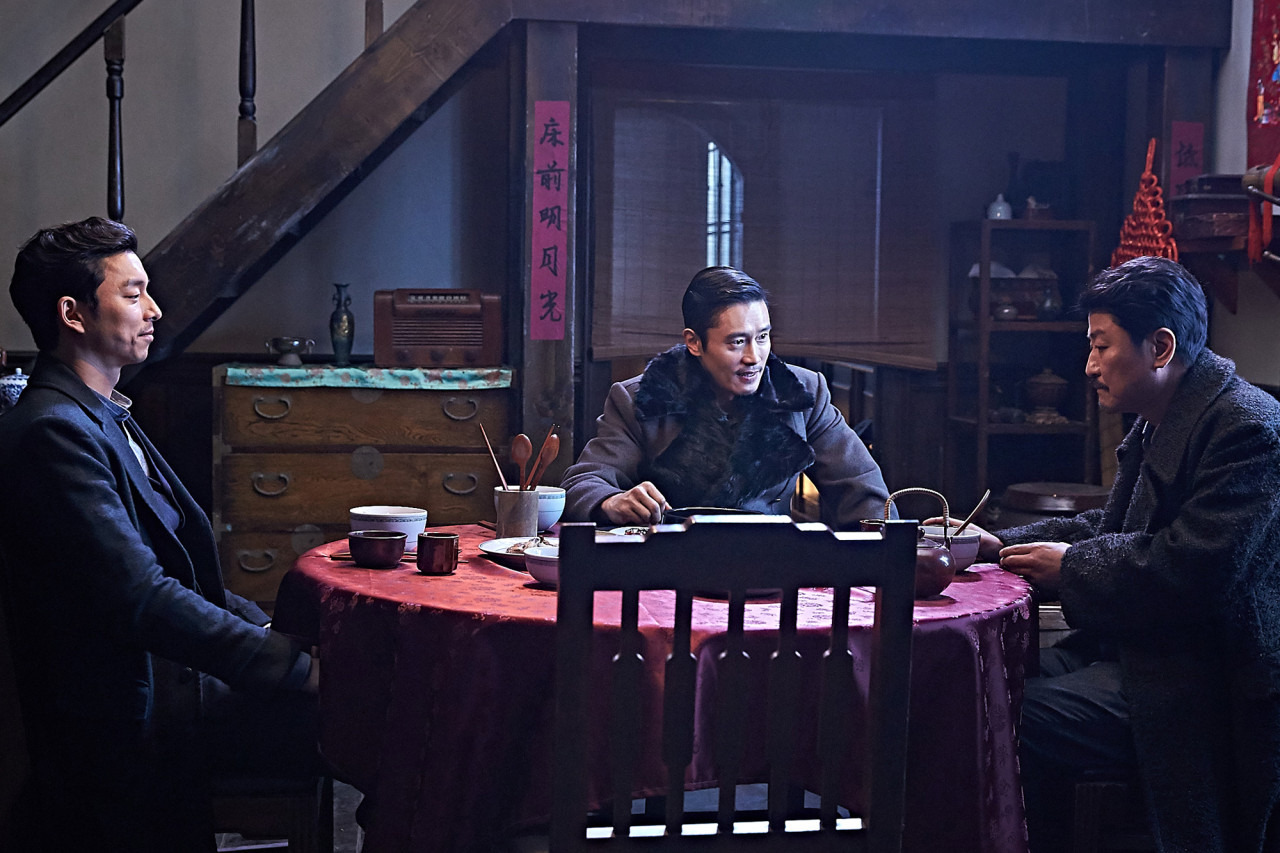 양면의 정체성, 위험한 신뢰, 침묵의 정의를 담은 영화 '밀정'