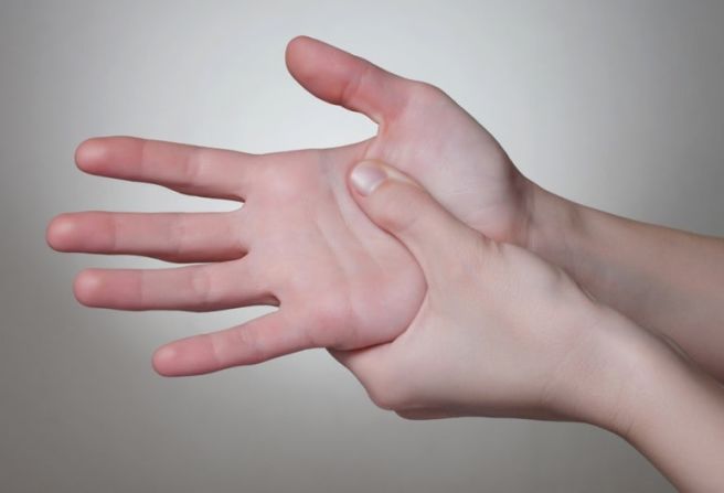 손가락 마디 통증 원인과 대처법