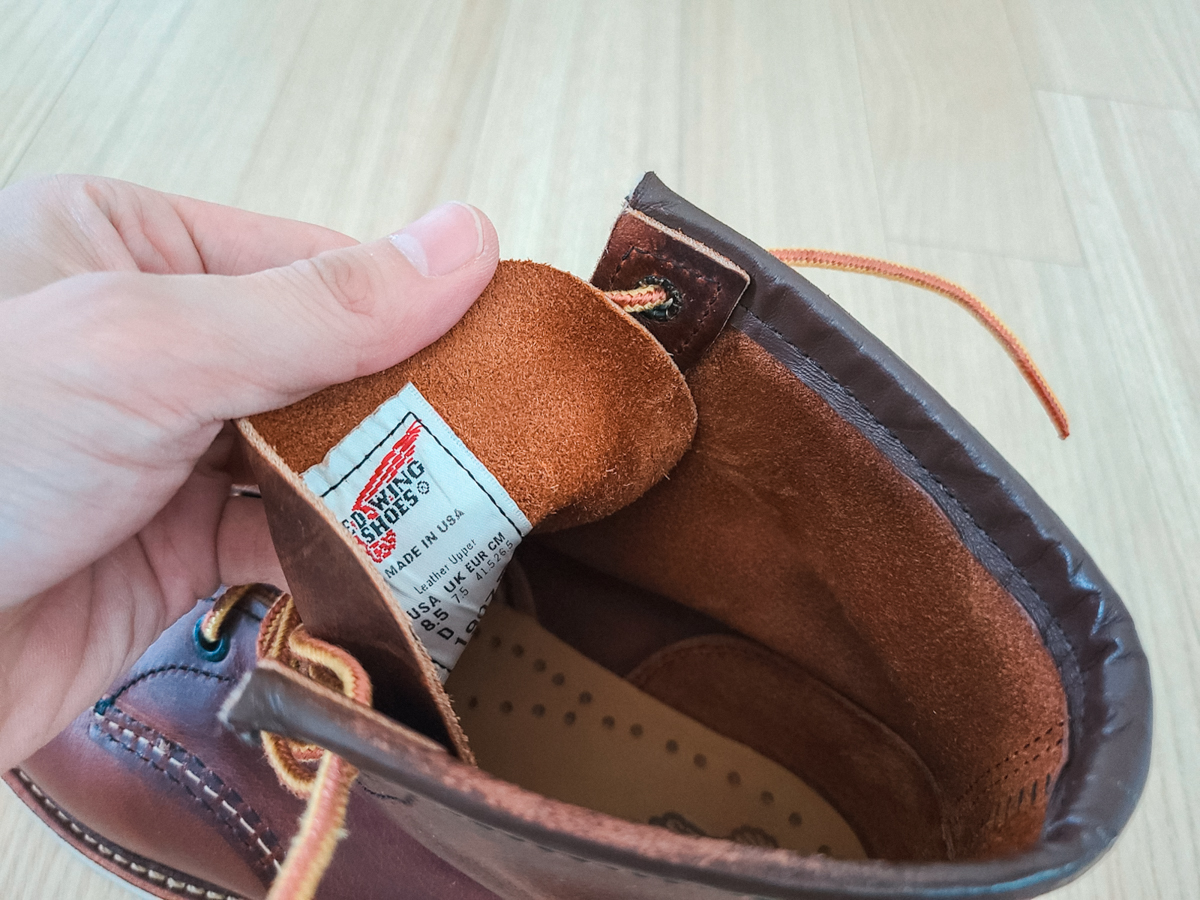 두꺼운 풀 그레인 레더 부츠. 사이즈는 8.5d, MIU.