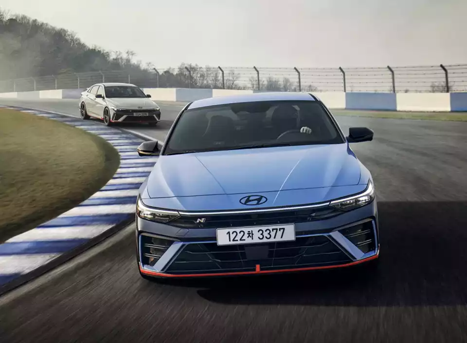 더 뉴 아반떼 N은 28일부터 국내 주요 거점에 전시됩니다(출처 : 현대자동차).