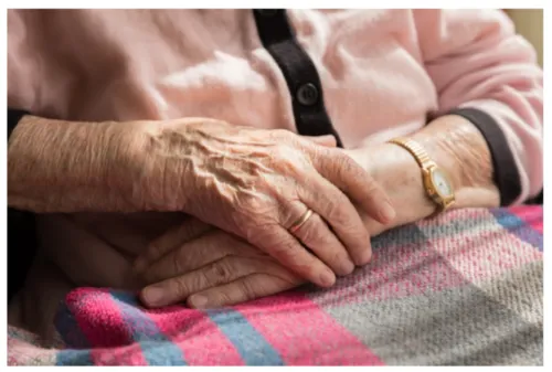 치매 할머니의 손