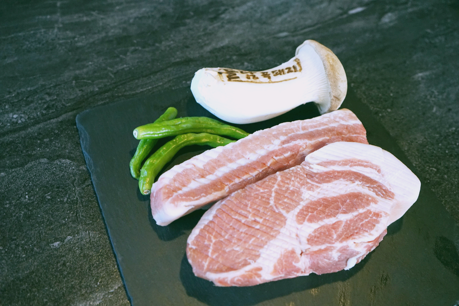 제주 중문 흑돼지 맛집 중문 돌담흑돼지 Jeju Jungmun Black Pork Restaurant &lsquo;Jungmun Doldam Heukdwaeji&rsquo;