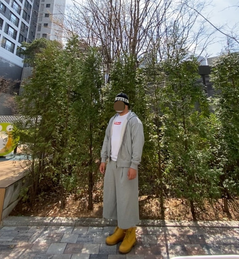 데일리룩('26. 4. 4.)마뗑킴 MatinKim 비니, 토피 스웻 집업 후드티, 토피 벌룬핏 와이드 팬츠, 시부야 빈티지 티셔츠, 나이키 롱삭스양말, 팀버랜드 6인치 워커 부츠