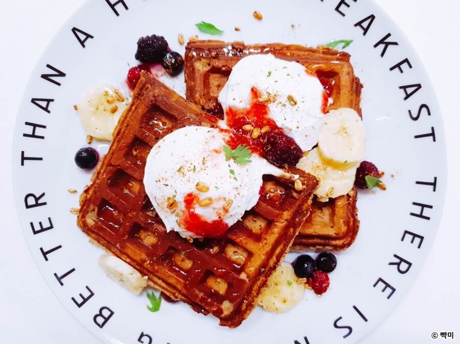 브런치 플레이팅한 다이어트 프로틴 와플 고단백 와플