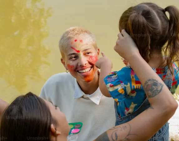 방계혈족인-고모들과-아이가-같이-놀고-있다