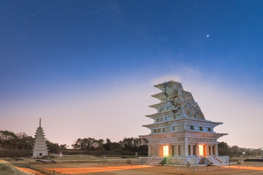 익산 미륵사지 석탑과 미디어아트의 만남