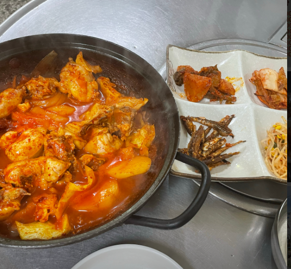 생방송투데이 막퍼주는집 8천원 닭볶음탕 관악구 봉천동 고향집 정보