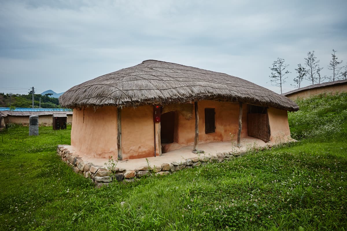 초가와 기와집을 통한 한국 전통 주거의 계층 연구