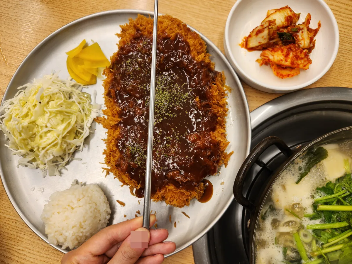 고양시-화정동-맛나칼제비-왕돈까스크기