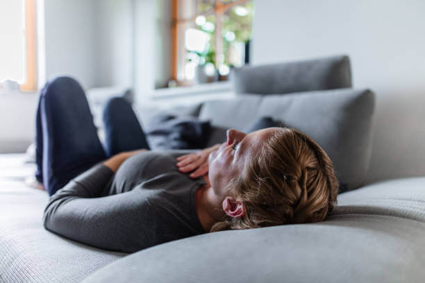 왼쪽가슴통증을 유발하는 흉부 심장통증 원인에는 기본적으로 심장이 있기 때문에 심장 문제라고 생각합니다. 평소에 왼쪽가슴통증이 있을 때도 심장에 이상이 있는 것 같고 무섭다는 생각이 들 수도 있습니다. 그러나 왼쪽 가슴 통증이 모두 심장의 문제는 아니고 역류성식도염 등 심장&amp;#44; 폐&amp;#44; 소화기 질환 등 다양한 질환을 예측할 수 있습니다.